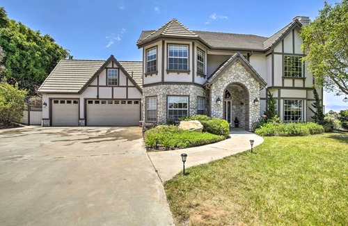 Vista House | ★ Spacious Château Vista Heated Salt Pool Hot Tub 9 mi to Beach Family Fun! ★