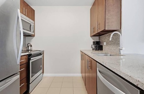 Hudson Exchange Apartment | Spacious & Clean 1BR | Full Kitchen | Washer/Dryer | by GLS