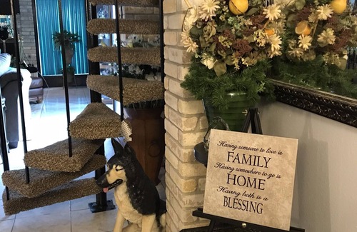 North Central Thousand Oaks House | Spacious, clean, comfortable home that's relaxing with a warm feeling.