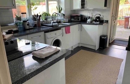 Wythenshawe Apartment | Spacious & Comfortable flat | Near Airport & City