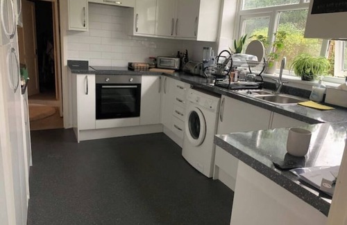 Wythenshawe Apartment | Spacious & Comfortable flat | Near Airport & City