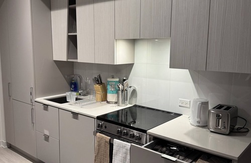 Downtown Mississauga House | Spacious comfortable 3bedroom home. Your perfect getaway awaits.