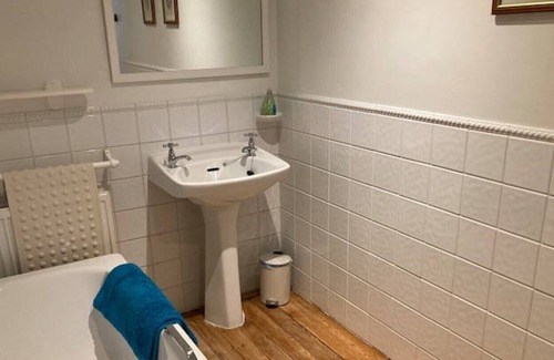 Pickering Cottage | Spacious Comfortable 17th Century Yorkshire Longhouse. Great Holiday Location!