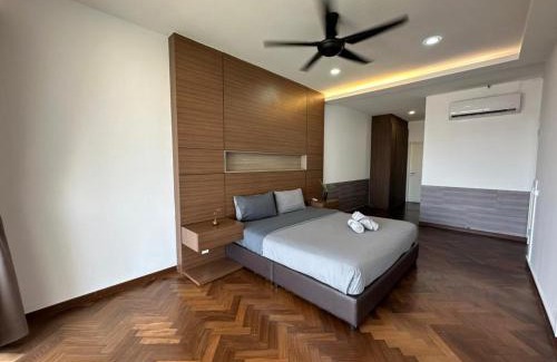 Tanjung Bungah Apartment | Spacious Comfy 8pax, 3 Bedroom, 2 Car Park, The Landmark