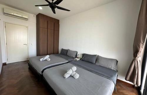 Tanjung Bungah Apartment | Spacious Comfy 8pax, 3 Bedroom, 2 Car Park, The Landmark
