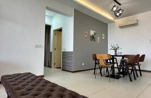 Tanjung Bungah Apartment | Spacious Comfy 8pax, 3 Bedroom, 2 Car Park, The Landmark