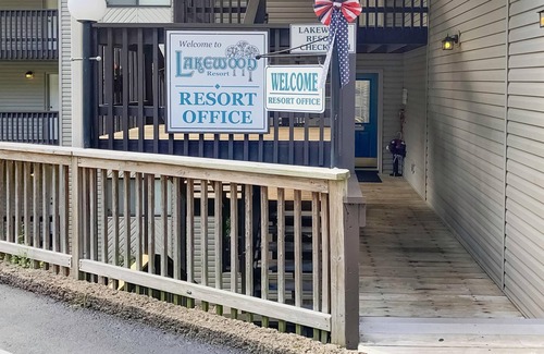 Osage Beach Resort | Spacious Condo 106 w/ Full-Sized Kitchen, Grill, & Deck Overlooking the Lake