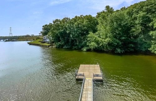 Osage Beach Resort | Spacious Condo 107 w/ Full-Sized Kitchen, Grill, & Deck Overlooking the Lake