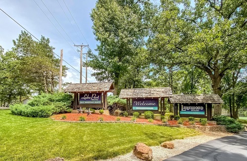 Osage Beach Resort | Spacious Condo 207 w/ Full-Sized Kitchen, Grill, & Deck Overlooking the Lake