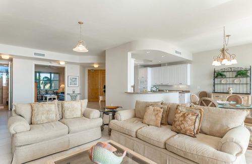 Marco Island Condo | Spacious Condo w/180° water views over Marco R., pool, walk to shops