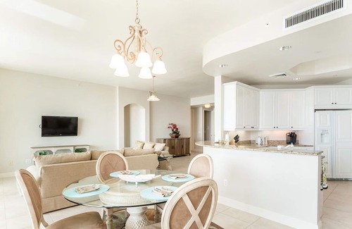 Marco Island Condo | Spacious Condo w/180° water views over Marco R., pool, walk to shops