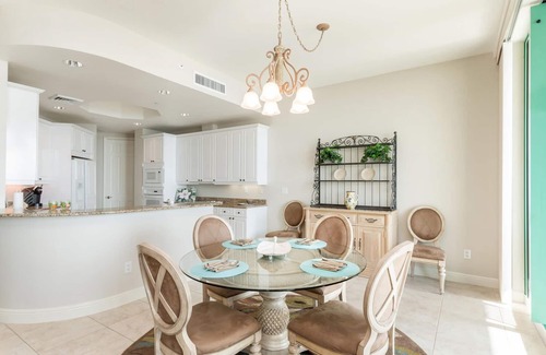 Marco Island Condo | Spacious Condo w/180° water views over Marco R., pool, walk to shops