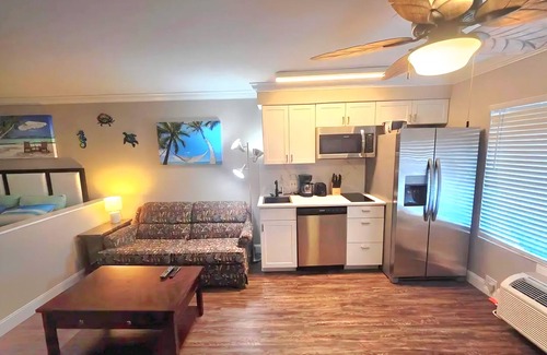 South Peninsula Historic District Condo | Spacious condo w/direct oceanfront private balcony, kitchen,washer/dryer in unit