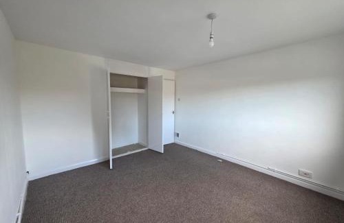 Wainscot Apartment | Spacious contractors and tourist apartment with parking & Wifi