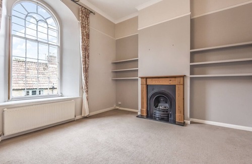 Beaminster House | Spacious Converted Chapel, Close to Spectacular Jurassic Coast, Beaches & Hiking