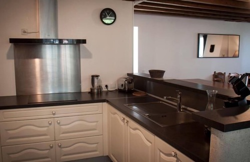 Sigloy Cottage | Spacious cottage with heated pool, wifi, and tennis by the Loire