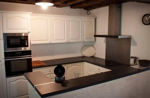 Sigloy Cottage | Spacious cottage with heated pool, wifi, and tennis by the Loire