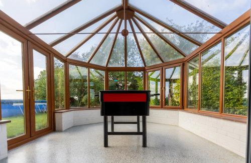 Charlton Marshall House | Spacious Countryside Retreat