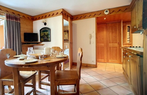 Reberty Apartment | Spacious & Cozy Apartment · Near Slopes · Balcony · Pool & Sauna Access · Covered Parking