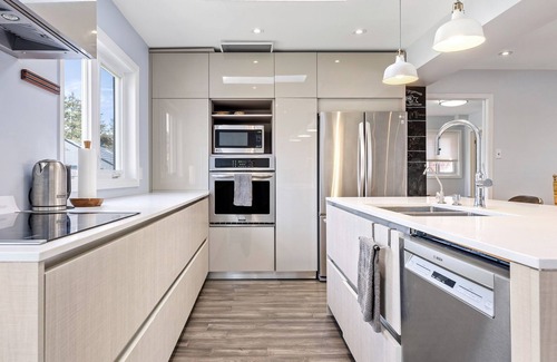 Mississauga House | Spacious Cozy Home with BBQ, Close to the Airport