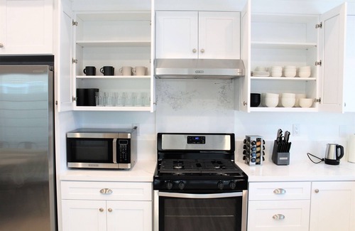 Santa Ana House | Spacious Cozy Modern New Built Family Home by Disneyland & Beaches