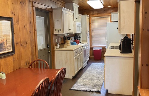 Mountain View Cabin | Spacious, cozy retreat on the White River, minutes from the trails and caverns.