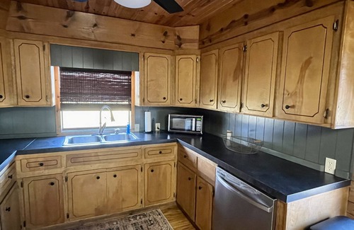 Mountain View Cabin | Spacious, cozy retreat on the White River, minutes from the trails and caverns.