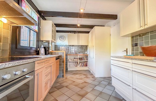 Bruinisse House | Spacious detached house with wood-burning stove