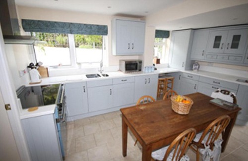 Fowey House | Spacious Detached House with Parking & Views
