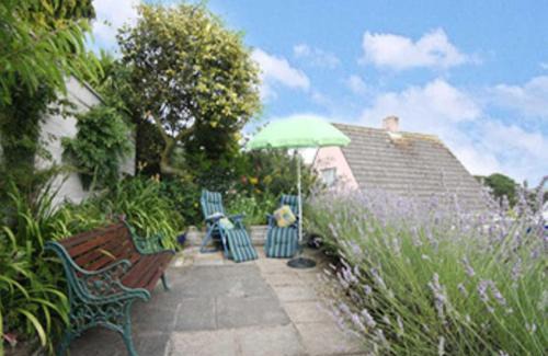 Fowey House | Spacious Detached House with Parking & Views
