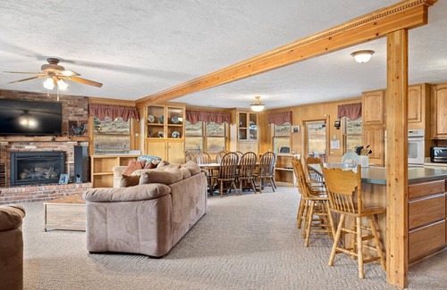 Red Lodge House | Spacious, Dog Friendly with Hot Tub - Elk Ridge