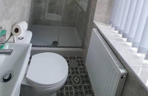 Burnley House | Spacious Double Bed Room-2 Burnley City Centre