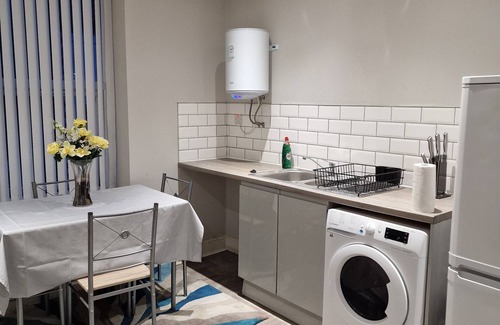 Anfield House | Spacious Double Bedroom 13-Minute Walk from Anfield