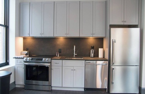 Downtown Pittsburgh Apartment | Spacious Downtown 2BR City Views
