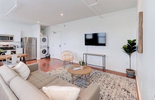 Downtown Memphis Apartment | Spacious Downtown Apt: Beale St, Eats & Fun Nearby
