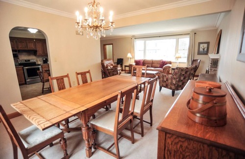 Port Dover House | Spacious Downtown home with lots of amenities!
