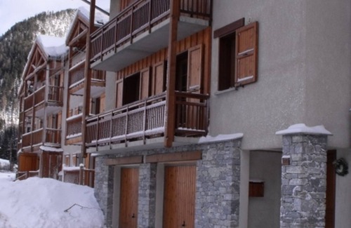 Valfrejus Ski Chalet | Spacious duplex 14 ppl, WiFi, parking, skis, Valfréjus
