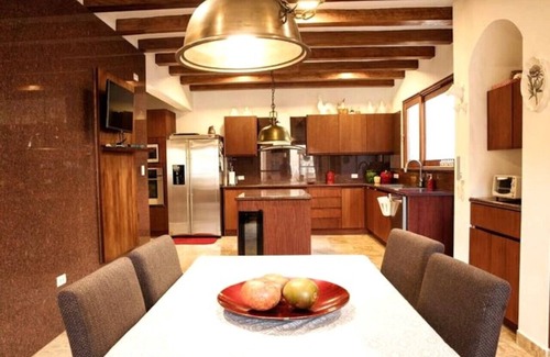 Guayllabamba House | Spacious & Elegant Contemporary Colonial Country House!