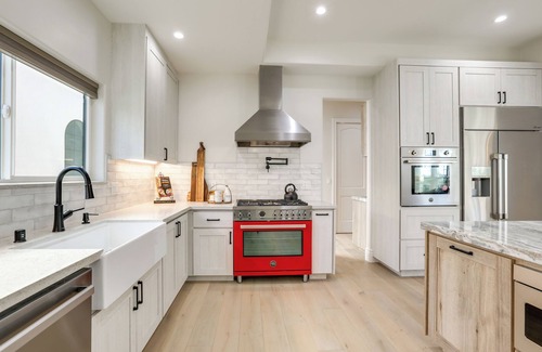 Auburn Villa | Spacious & Elegant Retreat in Auburn w/Patio!