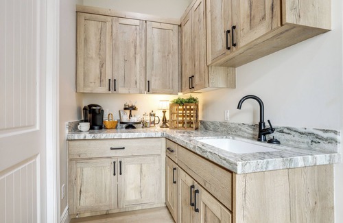 Auburn Villa | Spacious & Elegant Retreat in Auburn w/Patio!