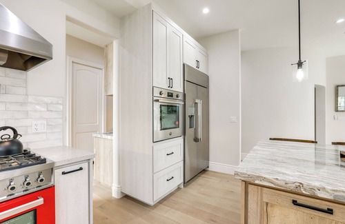 Auburn Villa | Spacious & Elegant Retreat in Auburn w/Patio!