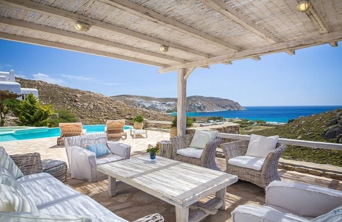 Paraga Villa | Spacious, Elegant Villa - Infinity Pool/Jacuzzi, Panoramic Sea Views, 10 mins walk to Agrari Beach!