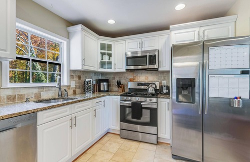 Seabrook House | Spacious Entire Home in delightful Lanham, close to Washington DC