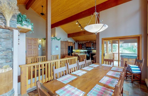 Snow Pine Estates Ski Chalet | Spacious family-friendly home with a private hot tub, wood fireplace - dogs OK