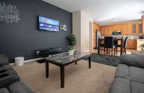 Enterprise House | Spacious Fam-Friendly 3br W/King Suite near Strip! WiFi and Garage parking!