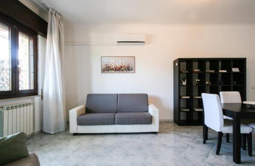 Isola Sacra Apartment | Spacious Family Apartment - Green & Near Airport - Self Check-In