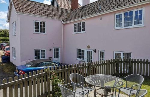 Porlock House | Spacious family & dog friendly home from home with sea views and private garden