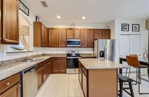 Watersong House | Spacious, Family Friendly home with Pool, Spa & Games. Minutes from Disney!
