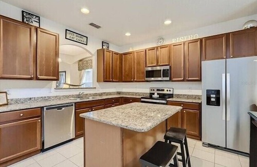 Watersong House | Spacious, Family Friendly home with Pool, Spa & Games. Minutes from Disney!