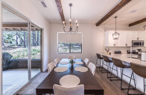 Williams House | Spacious family friendly home, close to Grand Canyon, GC railroad and Rt66